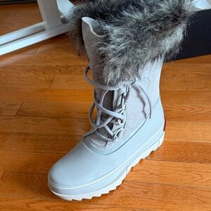 Sorely Winter Boots with Faux Fur Trim